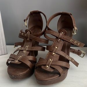 Jasmine Wedges size 9W